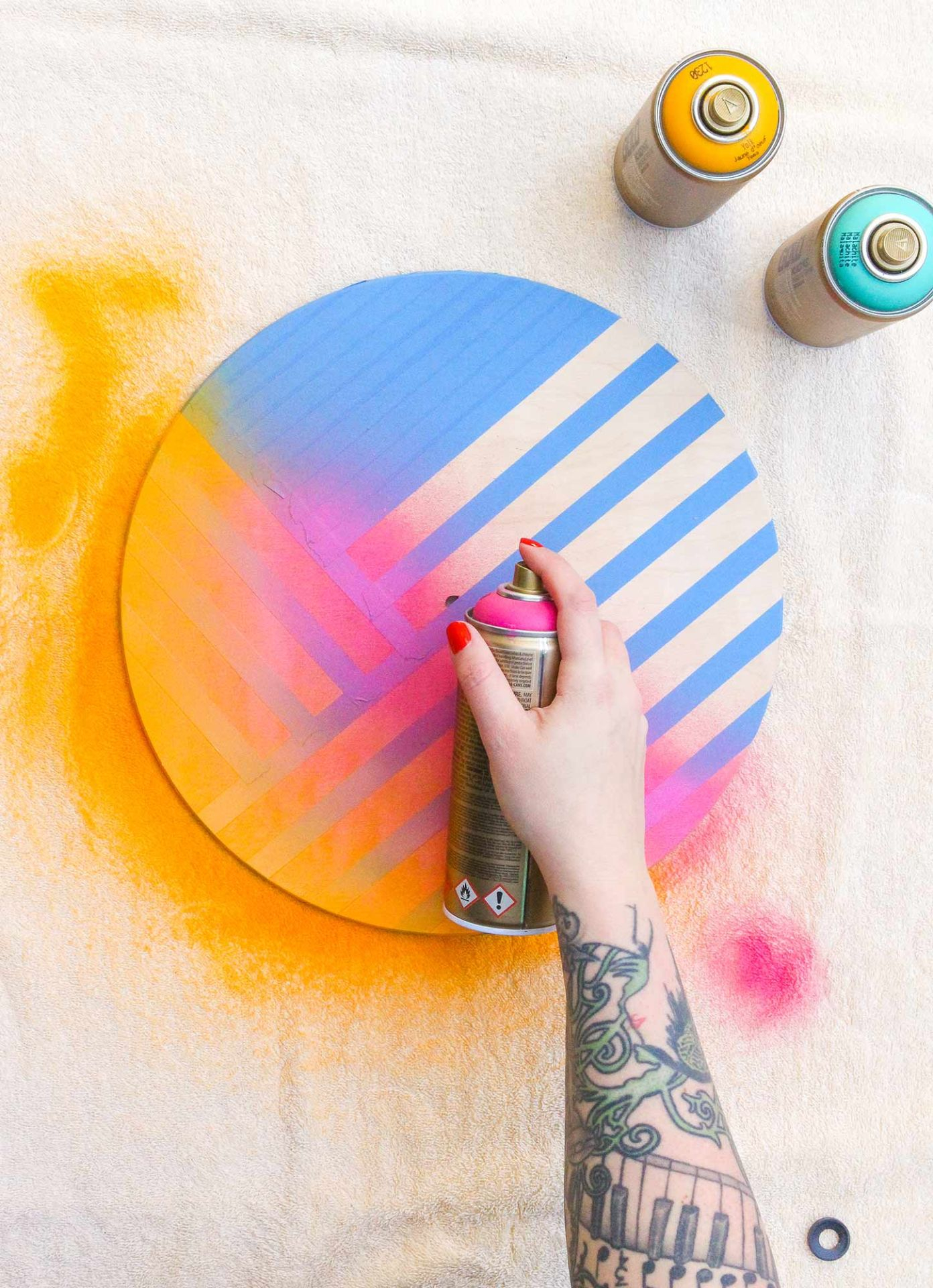 Obrázek: montana-gold-spray-cans-use-03-1920x1920