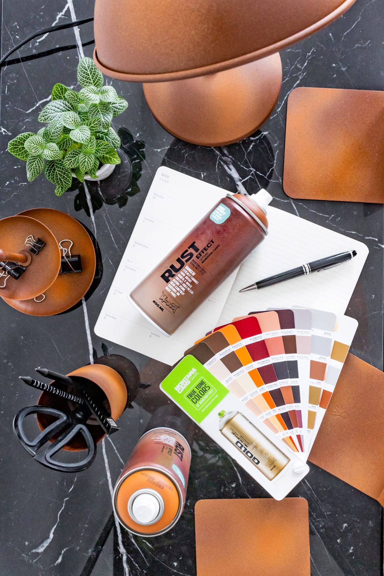 Obrázek: allspraypainted-montanacans-rust-effect-office-update-45-2000x3000-1920x1920