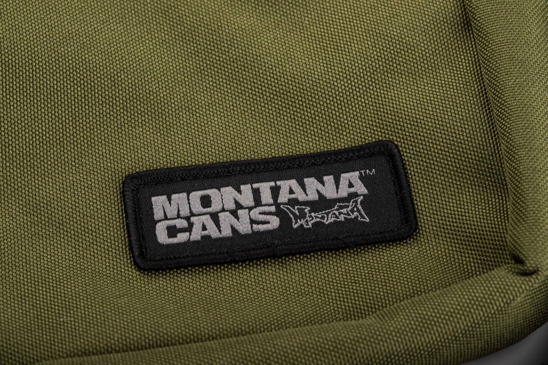 Obrázek: montana-cans-redbag-khaki-orange-7921-web-1920x1280